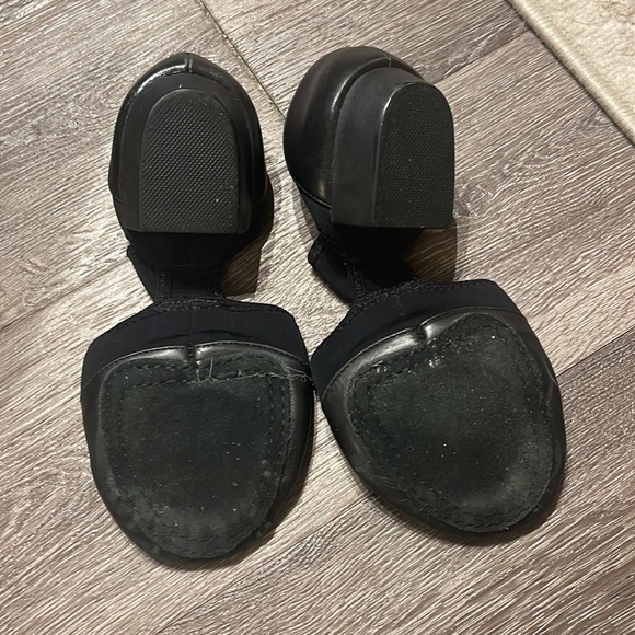 Black Capezio Leather Elastic Teaching Sandal Size 9M - Picture 2 of 5